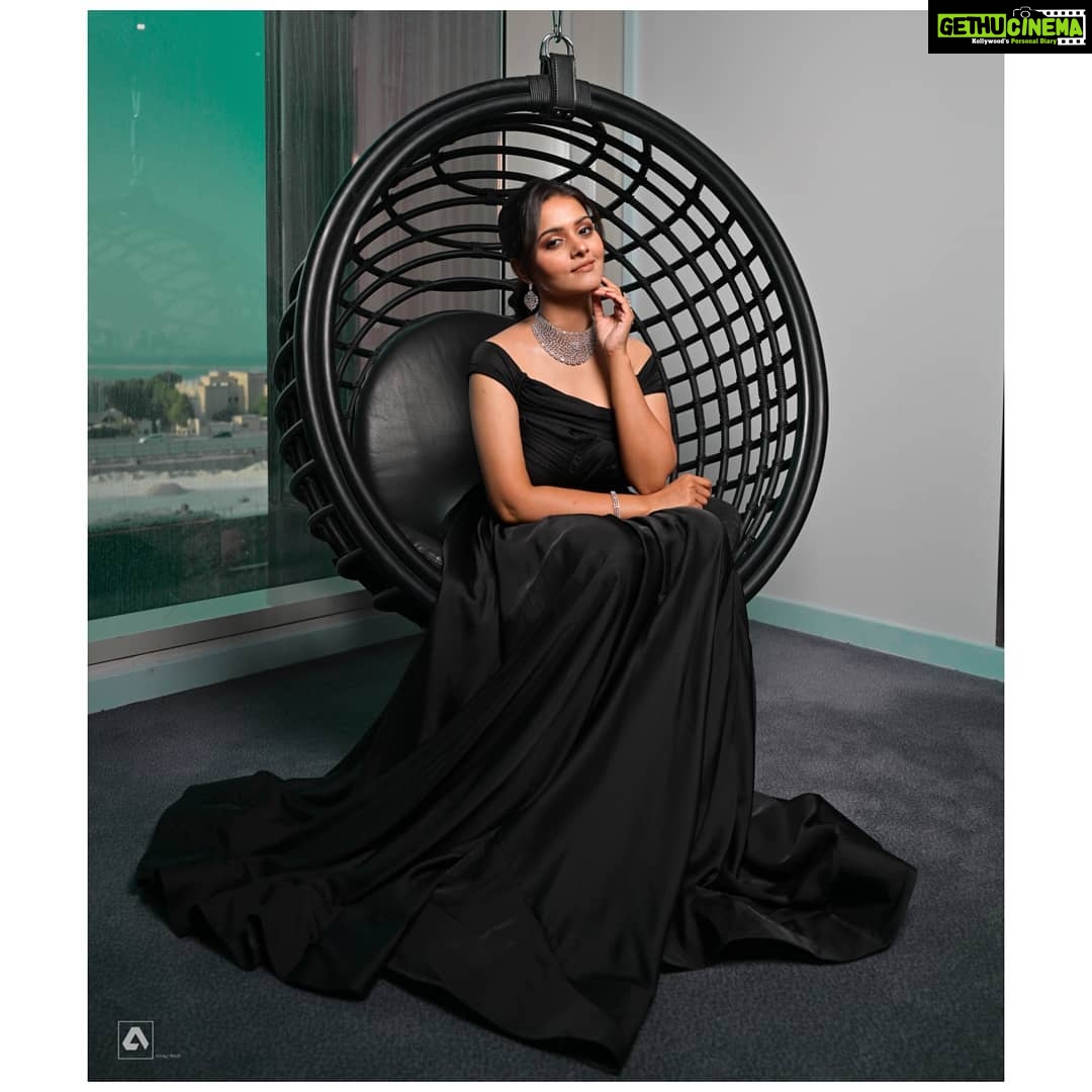 Swathishta Krishnan Instagram - Wearing @yoshnasbyela Jewellery @fineshinejewels Makeup @saisaipalma Hairdo @yhenglhynn PC @portrait.kerala . . . . #siimainqatar #pantaloonssiima2019 #wdoha #siima2019 #heloapp #vibrimedia ..#behindwoods #behindwoodsgoldmedals #tamilactors #indiaglitztelugu #malayalamcinemas #malayalammoviesongs #mollywood #telugucinema #tamil #kollywoodmovie #jewellery #gowns #bluegown #tiktokgirls #tamilheroines #behindwoods #behindwoodsgoldmedals#malayalamsongs #malayalamcinema #malayalamsongs #malayalam #malayalamheroines #malayalammonday #kollywoodqueen #behindwoods #indiaglitzmalayalam #asianet