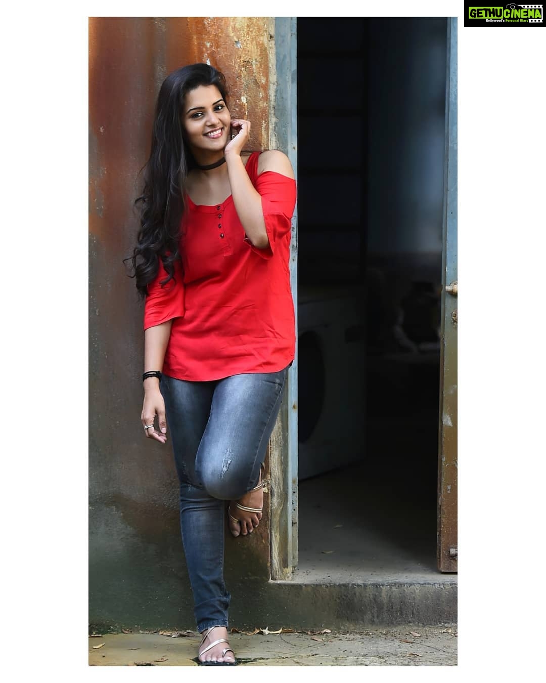 Swathishta Krishnan Instagram - Red❣️❣️❣️ . . . . . . ...#behindwoods #behindwoodsgoldmedals #tamilactors #indiaglitztelugu #malayalamcinemas #malayalammoviesongs #mollywood #telugucinema #tamil #kollywoodmovie #jewellery #gowns #bluegown #tiktokgirls #tamilheroines #behindwoods #behindwoodsgoldmedals#malayalamsongs #malayalamcinema #malayalamsongs #malayalam #malayalamheroines #malayalammonday #kollywoodqueen #behindwoods #indiaglitzmalayalam #asianet