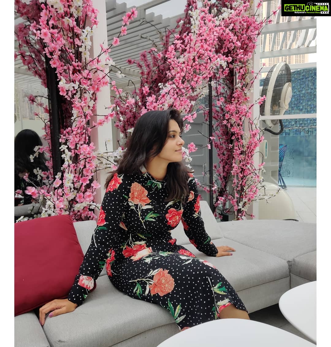 Swathishta Krishnan Instagram - U can never understand the floral skincare unless u experiment with them ๐ธ๐ธ๐ธ Click on the link in bio for a lovely and simple lotus face mask and feel the difference ๐ฅฐ . . . . ..#behindwoods #behindwoodsgoldmedals #tamilactors #indiaglitztelugu #malayalamcinemas #malayalammoviesongs #mollywood #telugucinema #tamil #kollywoodmovie #jewellery #gowns #bluegown #tiktokgirls #tamilheroines #behindwoods #behindwoodsgoldmedals#malayalamsongs #malayalamcinema #malayalamsongs #malayalam #malayalamheroines #malayalammonday #kollywoodqueen #behindwoods #indiaglitzmalayalam #asianet W hotel doha, Qatar