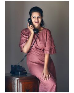 Swathishta Krishnan Instagram - 🥰🥰 Retouch @vijayvendhan . . . ...#behindwoods #behindwoodsgoldmedals #tamilactors #indiaglitztelugu #malayalamcinemas #malayalammoviesongs #mollywood #telugucinema #tamil #kollywoodmovie #jewellery #gowns #bluegown #tiktokgirls #tamilheroines #behindwoods #behindwoodsgoldmedals#malayalamsongs #malayalamcinema #malayalamsongs #malayalam #malayalamheroines #malayalammonday #kollywoodqueen #behindwoods #indiaglitzmalayalam #asianet The Secret Garden - Shooting Spot