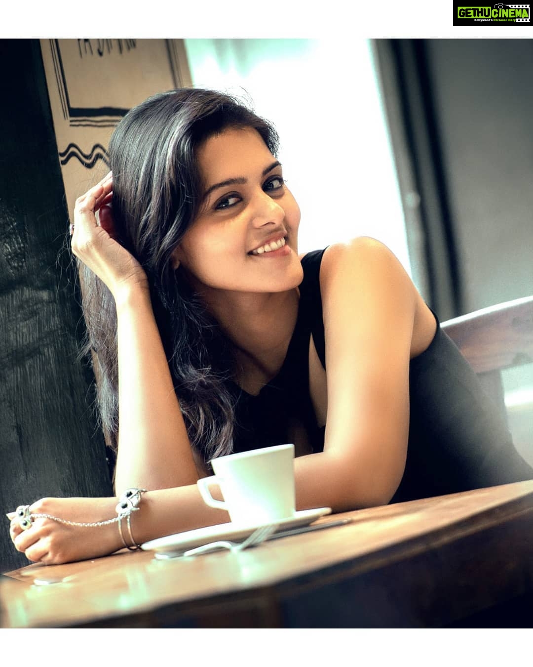 Swathishta Krishnan Instagram - Pick ur choice π€π€ Wearing @blendinstyle Photography @vijayvendhan . . . . ..#behindwoods #behindwoodsgoldmedals #tamilactors #indiaglitztelugu #malayalamcinemas #malayalammoviesongs #mollywood #telugucinema #tamil #kollywoodmovie #jewellery #gowns #bluegown #tiktokgirls #tamilheroines #behindwoods #behindwoodsgoldmedals#malayalamsongs #malayalamcinema #malayalamsongs #malayalam #malayalamheroines #malayalammonday #kollywoodqueen #behindwoods #indiaglitzmalayalam #asianet