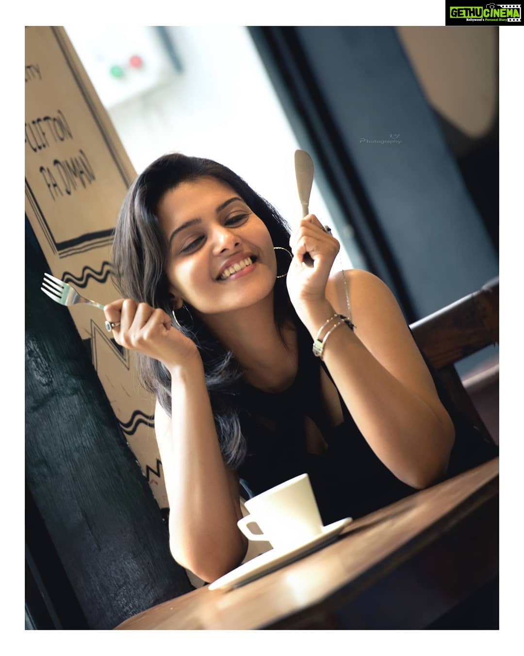 Swathishta Krishnan Instagram - Pick ur choice π€π€ Wearing @blendinstyle Photography @vijayvendhan . . . . ..#behindwoods #behindwoodsgoldmedals #tamilactors #indiaglitztelugu #malayalamcinemas #malayalammoviesongs #mollywood #telugucinema #tamil #kollywoodmovie #jewellery #gowns #bluegown #tiktokgirls #tamilheroines #behindwoods #behindwoodsgoldmedals#malayalamsongs #malayalamcinema #malayalamsongs #malayalam #malayalamheroines #malayalammonday #kollywoodqueen #behindwoods #indiaglitzmalayalam #asianet