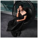 Swathishta Krishnan Instagram - Wearing @yoshnasbyela Jewellery @fineshinejewels Makeup @saisaipalma Hairdo @yhenglhynn PC @portrait.kerala . . . . #siimainqatar #pantaloonssiima2019 #wdoha #siima2019 #heloapp #vibrimedia ..#behindwoods #behindwoodsgoldmedals #tamilactors #indiaglitztelugu #malayalamcinemas #malayalammoviesongs #mollywood #telugucinema #tamil #kollywoodmovie #jewellery #gowns #bluegown #tiktokgirls #tamilheroines #behindwoods #behindwoodsgoldmedals#malayalamsongs #malayalamcinema #malayalamsongs #malayalam #malayalamheroines #malayalammonday #kollywoodqueen #behindwoods #indiaglitzmalayalam #asianet
