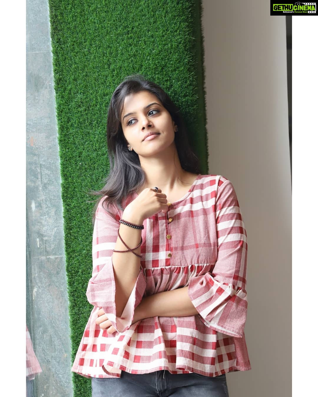 Swathishta Krishnan Instagram - Stop worrying about what can go wrong and get excited about what can go ryt 🥰 Pc @vicky____075 . . . ..#behindwoods #behindwoodsgoldmedals #tamilactors #indiaglitztelugu #malayalamcinemas #malayalammoviesongs #mollywood #telugucinema #tamil #kollywoodmovie #jewellery #gowns #bluegown #tiktokgirls #tamilheroines #behindwoods #behindwoodsgoldmedals#malayalamsongs #malayalamcinema #malayalamsongs #malayalam #malayalamheroines #malayalammonday #kollywoodqueen #behindwoods #indiaglitzmalayalam #asianet