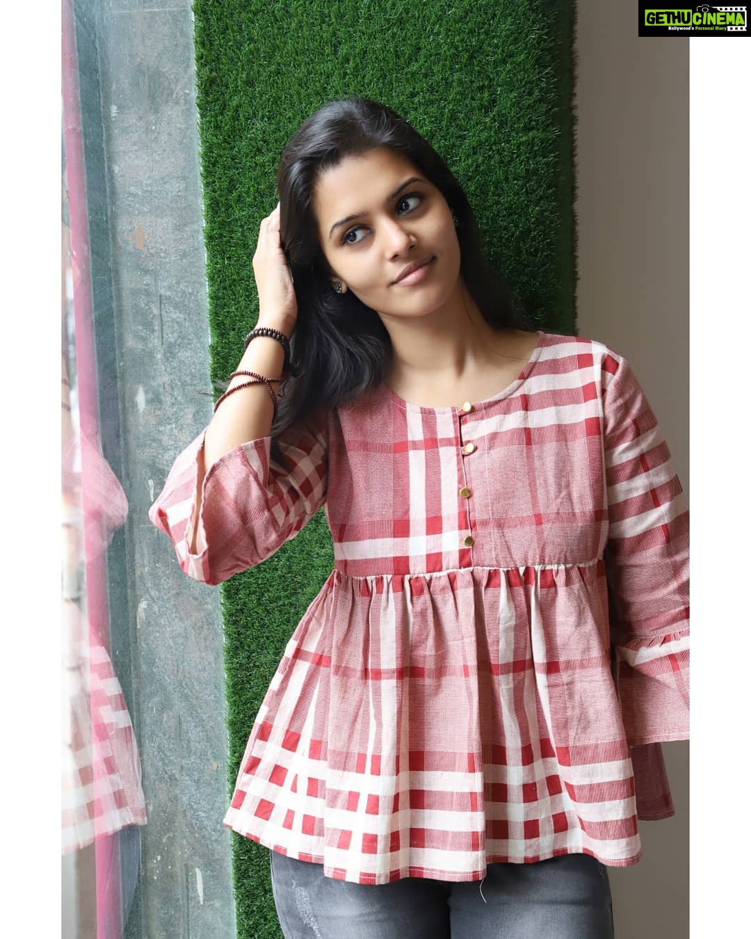 Swathishta Krishnan Instagram - Stop worrying about what can go wrong and get excited about what can go ryt 🥰 Pc @vicky____075 . . . ..#behindwoods #behindwoodsgoldmedals #tamilactors #indiaglitztelugu #malayalamcinemas #malayalammoviesongs #mollywood #telugucinema #tamil #kollywoodmovie #jewellery #gowns #bluegown #tiktokgirls #tamilheroines #behindwoods #behindwoodsgoldmedals#malayalamsongs #malayalamcinema #malayalamsongs #malayalam #malayalamheroines #malayalammonday #kollywoodqueen #behindwoods #indiaglitzmalayalam #asianet