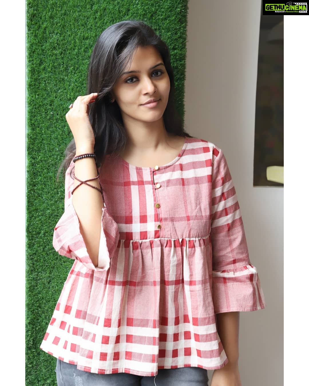 Swathishta Krishnan Instagram - Stop worrying about what can go wrong and get excited about what can go ryt 🥰 Pc @vicky____075 . . . ..#behindwoods #behindwoodsgoldmedals #tamilactors #indiaglitztelugu #malayalamcinemas #malayalammoviesongs #mollywood #telugucinema #tamil #kollywoodmovie #jewellery #gowns #bluegown #tiktokgirls #tamilheroines #behindwoods #behindwoodsgoldmedals#malayalamsongs #malayalamcinema #malayalamsongs #malayalam #malayalamheroines #malayalammonday #kollywoodqueen #behindwoods #indiaglitzmalayalam #asianet