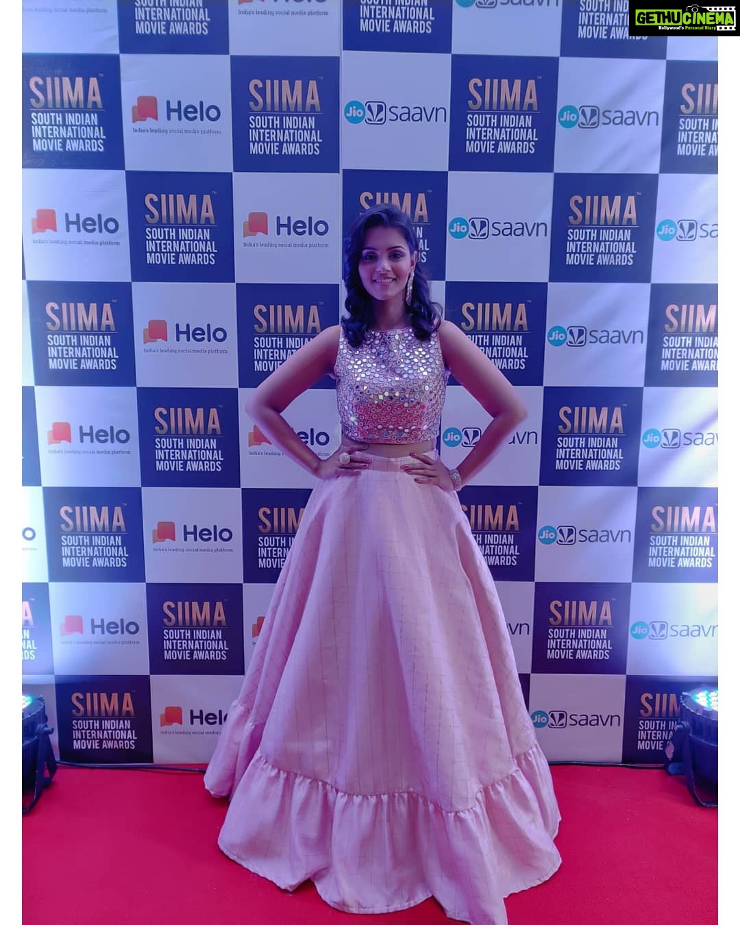 Swathishta Krishnan Instagram - Pink Pink 🌸 Outfit @mv_bridalcouture Jewellery @fineshinejewels Makeup @noofal3nzi_ Hair @marambakar . . . .#siimainqatar #pantaloonssiima2019 #wdoha #siima2019 #visitquatar #summerinquatar #heloapp #vibrimedia #sonypictures W Hotel Doha