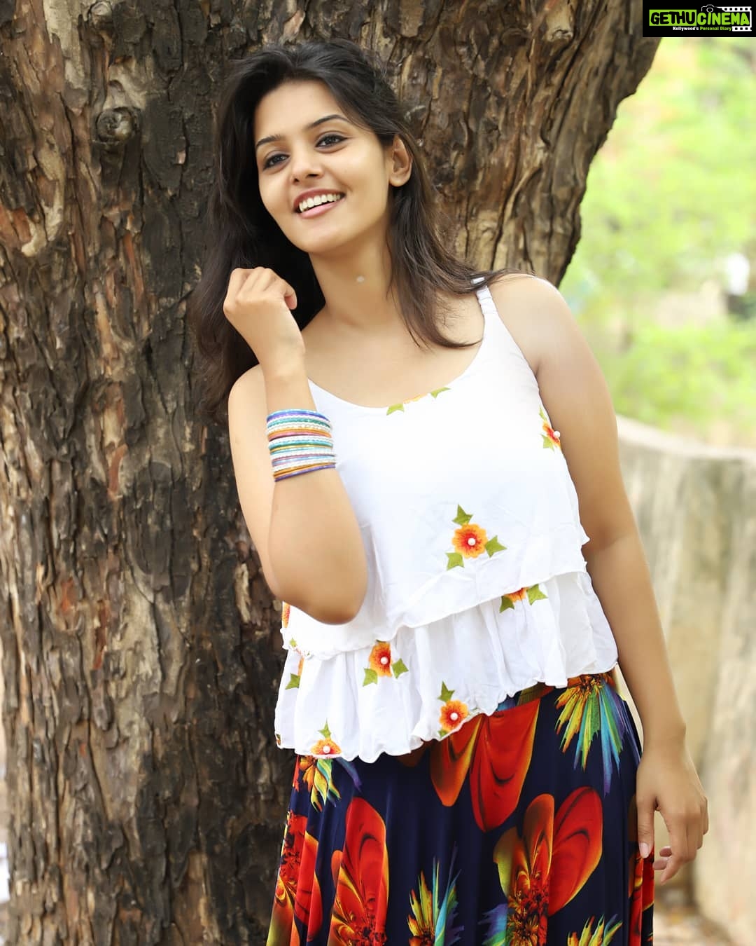 Swathishta Krishnan Instagram - A simple HELLO could make million things π Loving this skirt n top from @blendinstyle Thank you sweets @lakshmerj Pc @vicky____075 Thank you @framemadras . . #behindwoods #behindwoodsgoldmedals #tamilactors #indiaglitztelugu #malayalamcinemas #malayalammoviesongs #mollywood #telugucinema #tamil #kollywoodmovie #jewellery #gowns #bluegown #tiktokgirls #tamilheroines #behindwoods #behindwoodsgoldmedals#malayalamsongs #malayalamcinema #malayalamsongs #malayalam #malayalamheroines #malayalammonday #kollywoodqueen #behindwoods #indiaglitzmalayalam #asianet