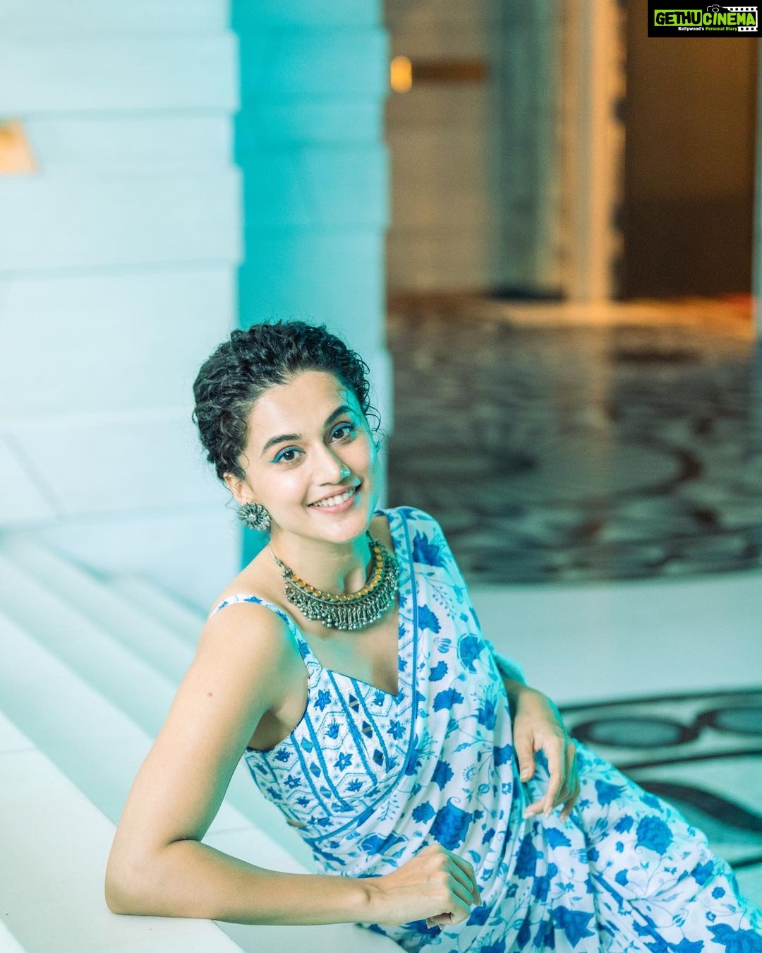Taapsee Pannu Instagram - Try … fall ….Smile…. Get up n try again…. How else do u even make learning eventful 😄