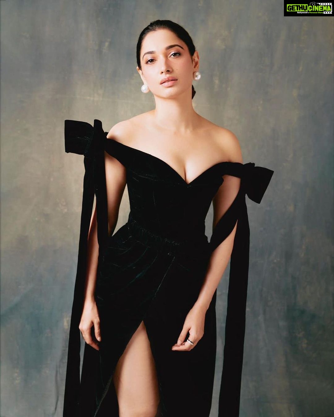 Tamannaah Instagram - Breaking the Mould! Energized to have this effortlessly chic look by The world’s Youngest Couturier @andreabrocca Stylist : @stylebyami Shoes : @louboutinworld Jewellery : @karishma.joolry Hair: @hairbyseema Makeup: @savleenmanchanda Photos: @leroifoto #htmoststylishawards #HTMS2022 #HTMS #htmoststlylish