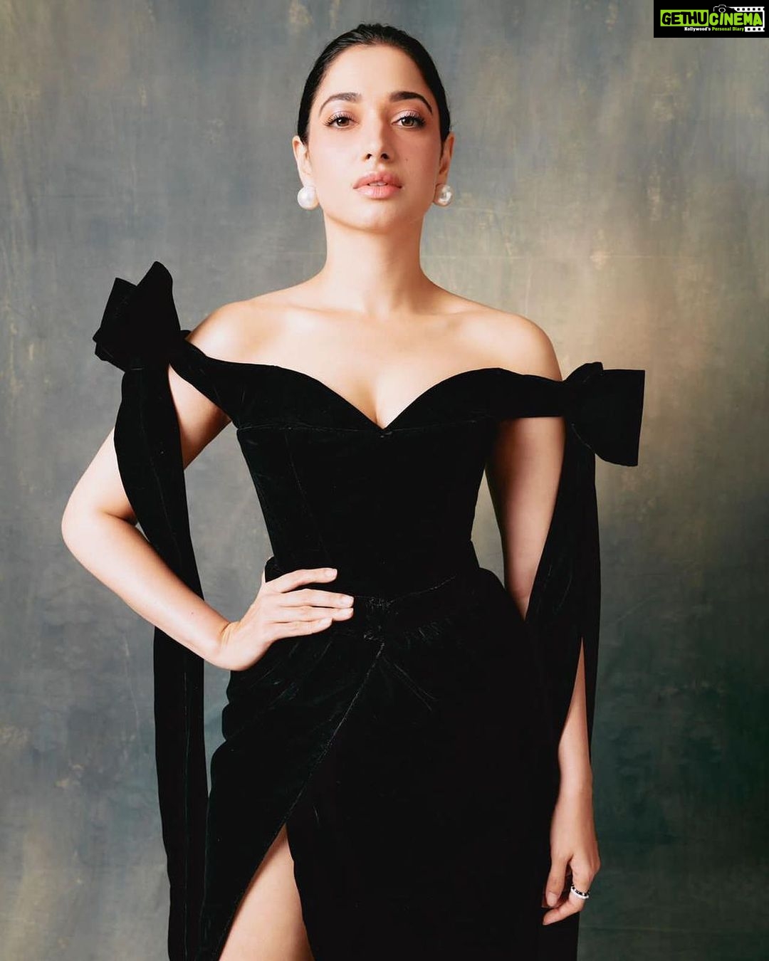 Tamannaah Instagram - Breaking the Mould! Energized to have this effortlessly chic look by The world’s Youngest Couturier @andreabrocca Stylist : @stylebyami Shoes : @louboutinworld Jewellery : @karishma.joolry Hair: @hairbyseema Makeup: @savleenmanchanda Photos: @leroifoto #htmoststylishawards #HTMS2022 #HTMS #htmoststlylish