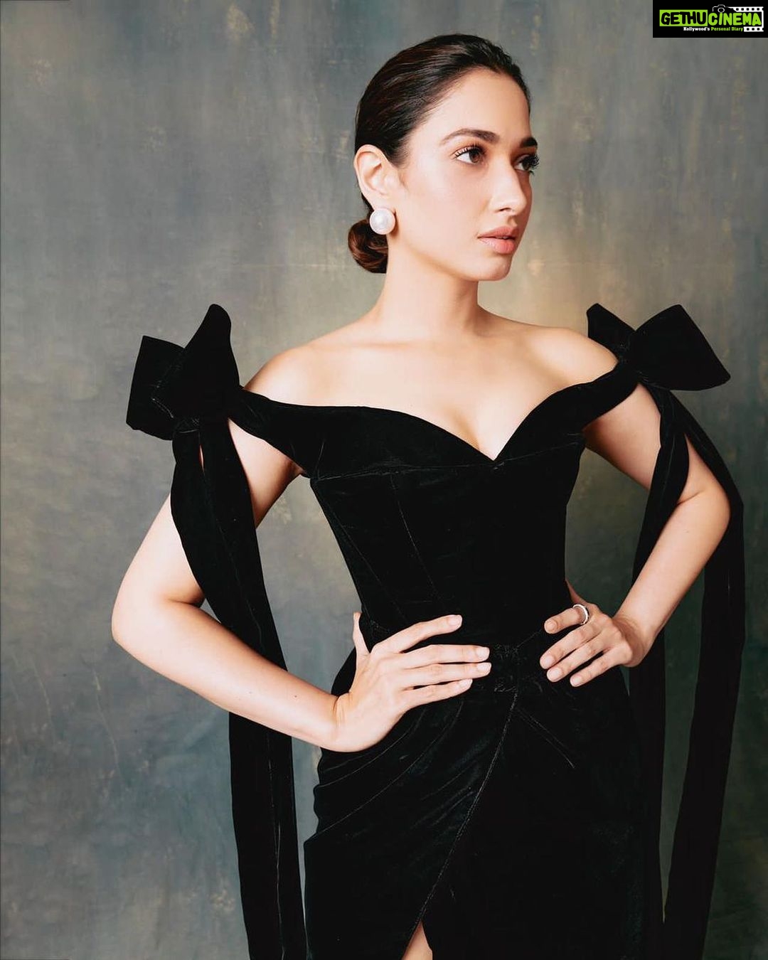 Tamannaah Instagram - Breaking the Mould! Energized to have this effortlessly chic look by The world’s Youngest Couturier @andreabrocca Stylist : @stylebyami Shoes : @louboutinworld Jewellery : @karishma.joolry Hair: @hairbyseema Makeup: @savleenmanchanda Photos: @leroifoto #htmoststylishawards #HTMS2022 #HTMS #htmoststlylish