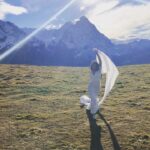 Tanya Hope Instagram - Dancing in the alps but I forgot my chiffon saree at home #amar Swiss Alps
