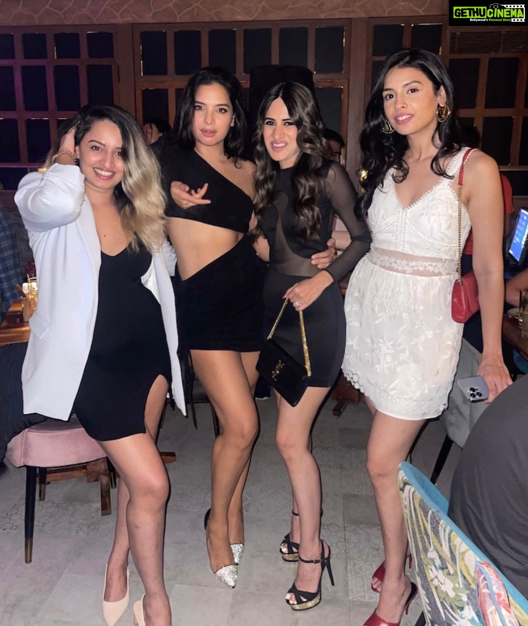 Tanya Hope Instagram - You were nice to everybody else.. why you give me cold shoulder