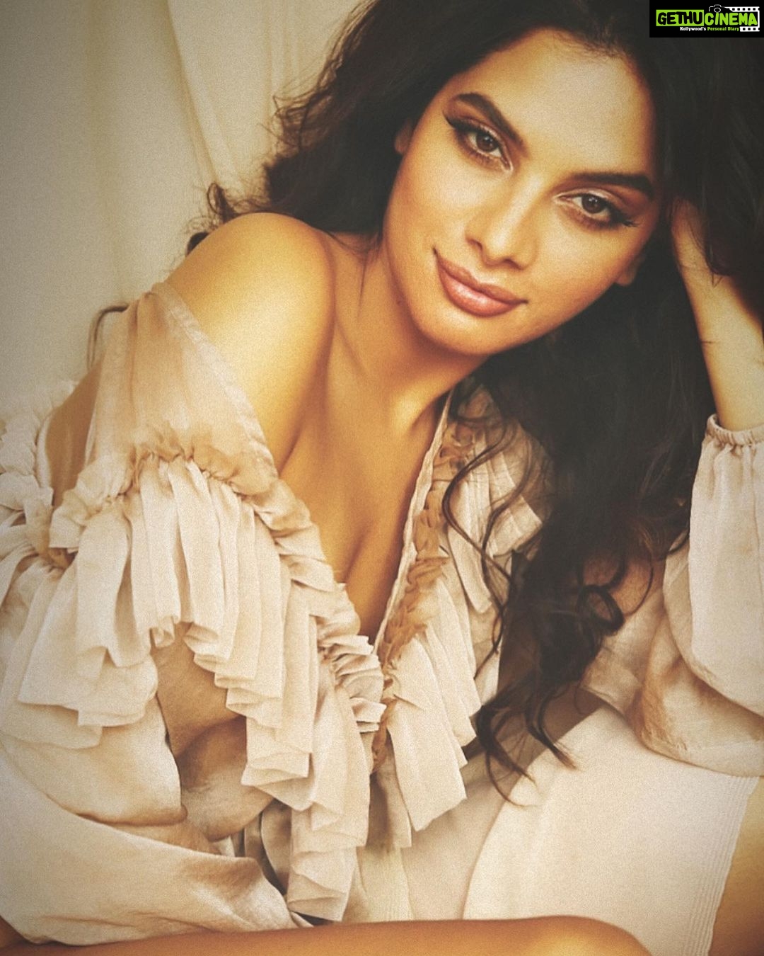 Tanya Hope Instagram - In a room full of entertainers and thieves 🎪♥️