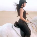 Tanya Hope Instagram - On my way to save you bébé @alalistable_dubaihorseriding_ @dubai_horse_riding