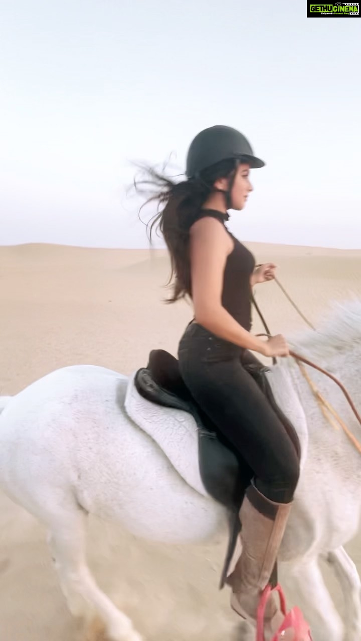Tanya Hope Instagram - On my way to save you bébé @alalistable_dubaihorseriding_ @dubai_horse_riding