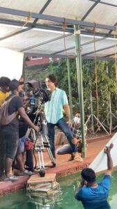 Tovino Thomas Instagram - “Adi kondonte chiri kandoli “ #behindthescenes #thallumaala @kalyanipriyadarshan @ashiqusman @khalidh.rahman @parari_muhsin @ashraf_hamzza @jimshi_khalid @vishnuvijay01 @nishadhyusuf @shobi_master @lukman_avaran @shinetomchacko_official @austiieee @adhri_joe @swathi.das.prabhu @m_s_gokulan @shilpaalex @rishdhan_abdul_rasheed_ @thallumaala