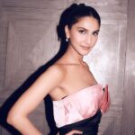 Vaani Kapoor Instagram - #htmoststylishawards 🌸 Thankful for the 'Most Stylish Trendsetter (Female) Award'... means so much! 🖤 @hindustantimes