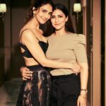 Vaani Kapoor Instagram - It’s been a while since we all got together .. my strength.. weakness & my happiness 🧿 #familytime ♥️