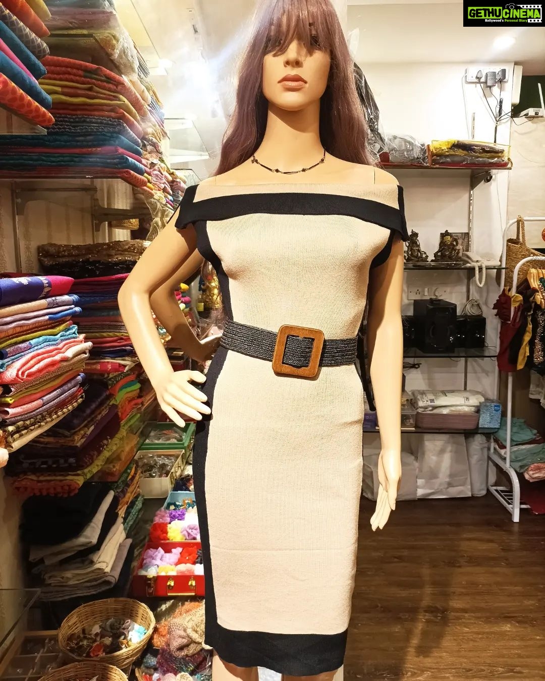 Vanitha Vijayakumar Instagram - Off shoulder fold over bodycon dress with contrast taping👯 #vanithavijaykumarstyling #vanithavijaykumarstudios #outfitoftheday #outfit #outfits #women #womensfashion #girl #girls #style #styling #stylist #fashion #ootd #picoftheday #pictureoftheday #dress #accessories #makeover #onlineshopping #onlineshop #boutique #boutiqueshopping #boutiquefashion #sequins Khader Nawaz Khan Road