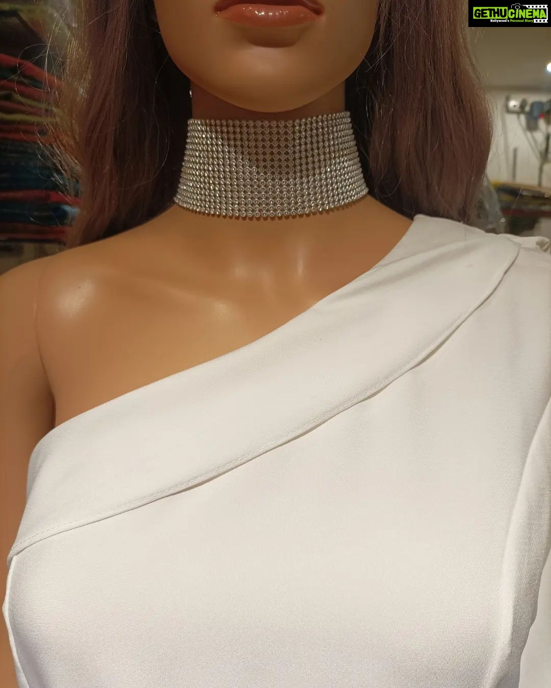 Vanitha Vijayakumar Instagram - One shoulder princess line trumpet gown with a chic slit is perfect for dancing the night away๐๐ปBuy this gown in just 999/-๐๐ปโโ๏ธ Offer is going on hurry up ladies๐๐ #vanithavijaykumarstyling #outfitoftheday #outfit #outfits #women #womensfashion #girl #girls #style #styling #stylist #fashion #ootd #picoftheday #pictureoftheday #dress #accessories #makeover #onlineshopping #onlineshop #boutique #boutiqueshopping #boutiquefashion Khader Nawaz Khan Road