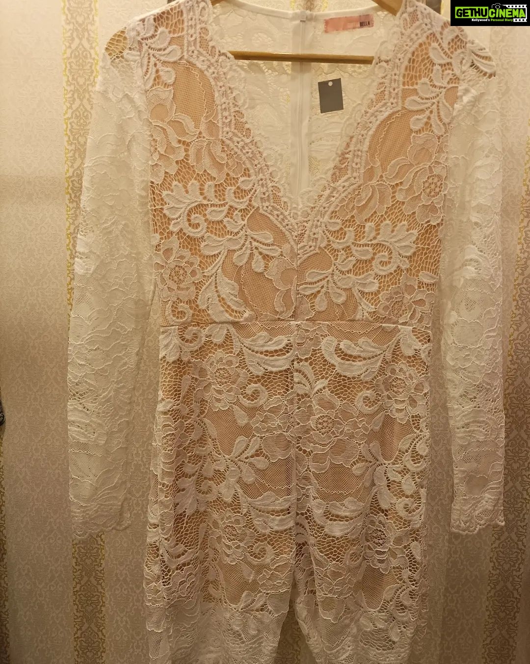 Vanitha Vijayakumar Instagram - ✴️ Bodysuit top helps u to accentuate the curves and looks great on ur figure... ✴️A bodysuit is normally tucked inside & u can wear it with mini skirts, high waisted palazzo pants, even u can wear it with ur sarees too... ✴️Bodysuits can hug your curves as the perfect foundation and on the top so u can pair with any bottoms u want... #vanithavijaykumarstyling #outfitoftheday #outfit #outfits #women #womensfashion #girl #girls #style #styling #stylist #fashion #ootd #picoftheday #pictureoftheday #dress #accessories #makeover #onlineshopping #onlineshop #boutique #boutiqueshopping #boutiquefashion Khader Nawaz Khan Road