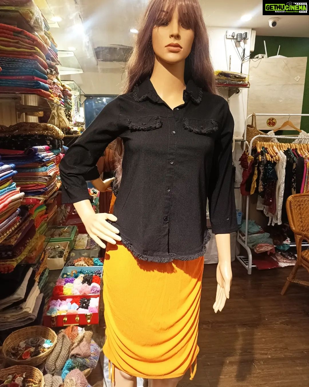 Vanitha Vijayakumar Instagram - Stylish women's slim fit denim shirt type top ripped at the raw edges👚 swipe left to see available colors🤳Dm for price & details📩 #vanithavijaykumarstyling #outfitoftheday #outfit #outfits #women #womensfashion #girl #girls #style #styling #stylist #fashion #ootd #picoftheday #pictureoftheday #dress #accessories #makeover #onlineshopping #onlineshop #boutique #boutiqueshopping #boutiquefashion Khader Nawaz Khan Road
