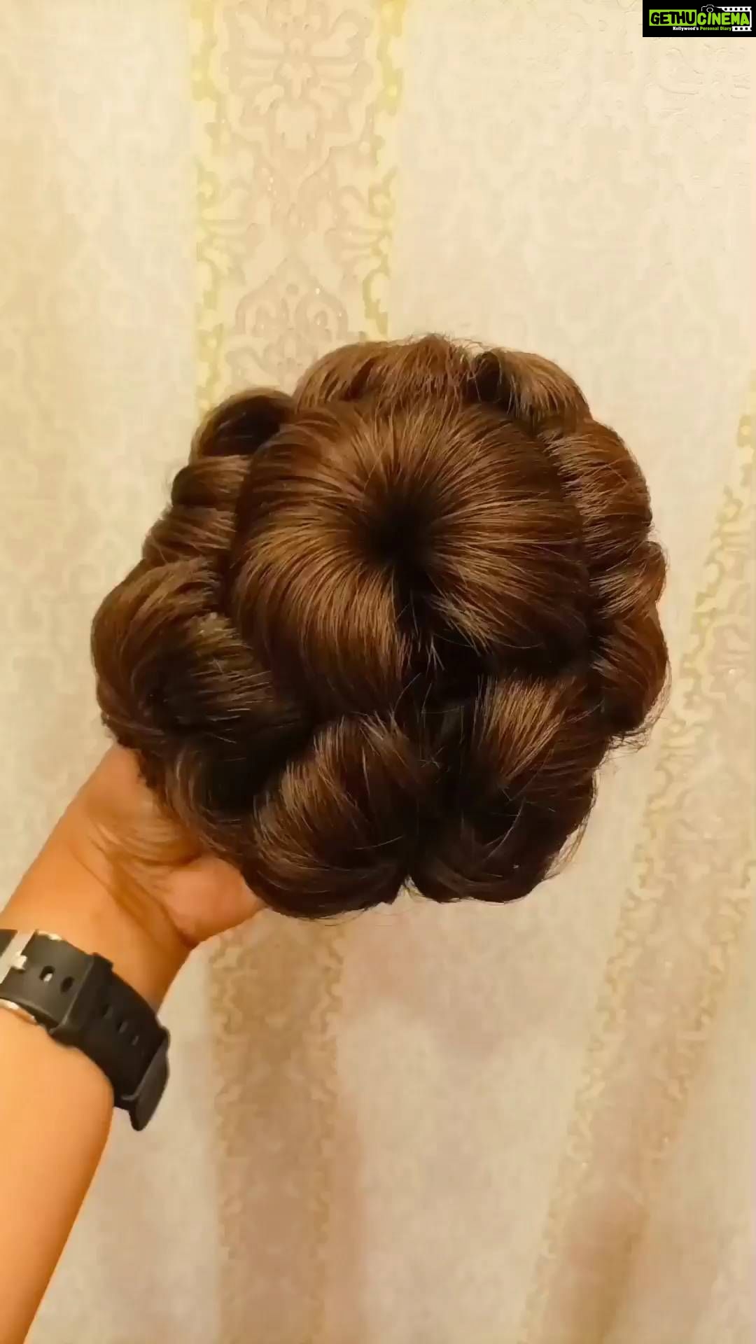 Vanitha Vijayakumar Instagram - NEW STOCKED📦 Messy curly plaited Hair bun extensions in many shades & styles available👩🏻🦱 Dm for price & details📩 #vanithavijaykumarstyling #entrepreneur #women #fashion #girls #business #chennai #ootdfashion #accessories #trending #life #party #girl #makeover #shopping #onlineshopping #onlineshop #style #outfits #outfit #store #makeover #reelsinstagram #reelitfeelit #reelsvideo #reels #reelkarofeelkaro #reelsindia #instagram