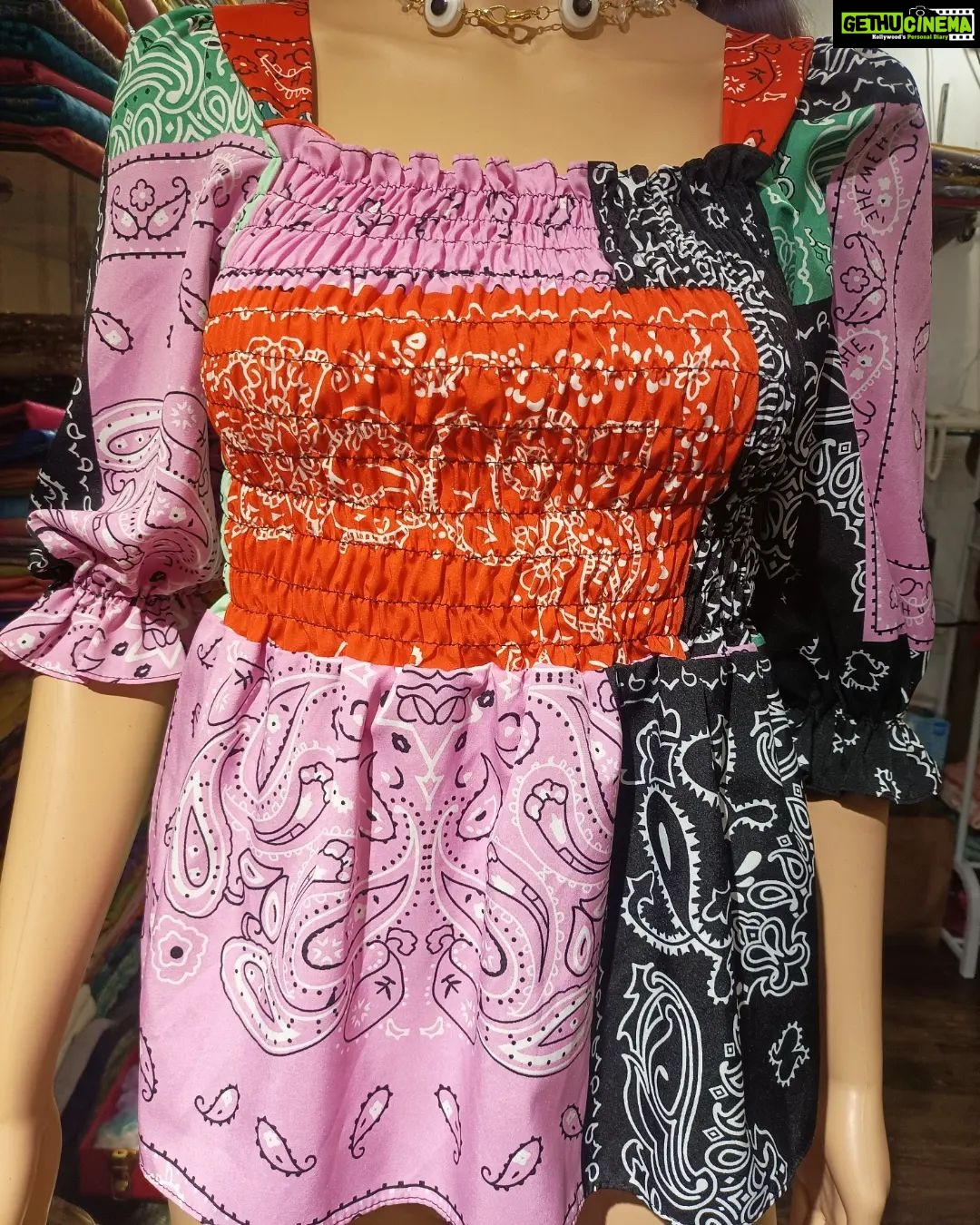 Vanitha Vijayakumar Instagram - Allover print square neck puff sleeve shirred top👕 Swipe left to see the available colors🎨 🤳 Buy this top in just 999/-💁🏻♀️ Offer is going on hurry up ladies🛒🛍 #vanithavijaykumarstyling #outfitoftheday #outfit #outfits #women #womensfashion #girl #girls #style #styling #stylist #fashion #ootd #picoftheday #pictureoftheday #dress #accessories #makeover #onlineshopping #onlineshop #boutique #boutiqueshopping #boutiquefashion Khader Nawaz Khan Road