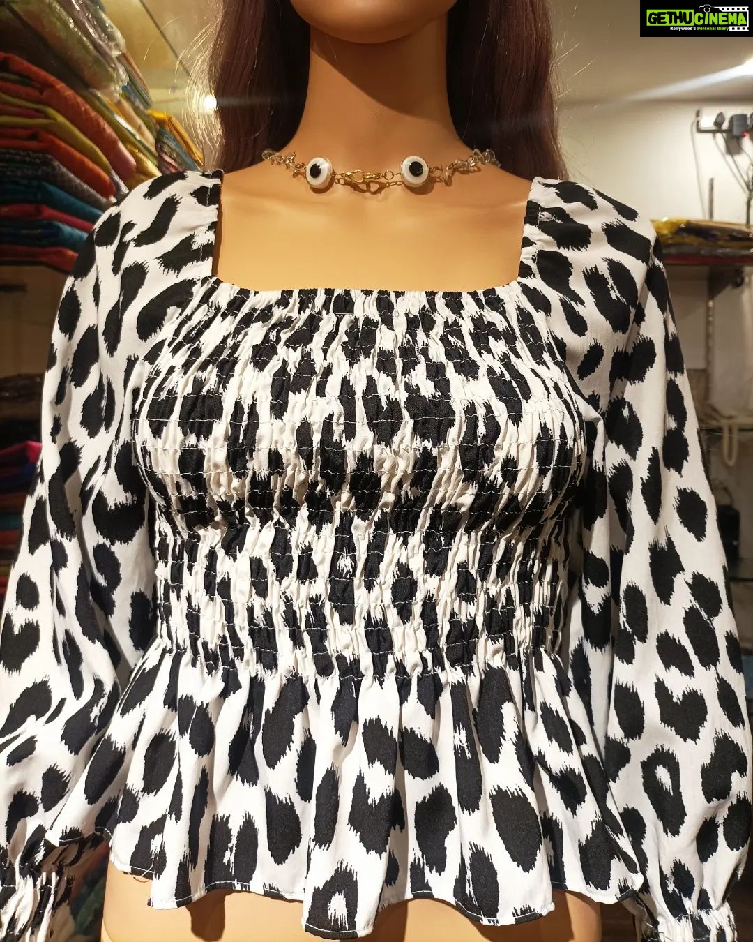 Vanitha Vijayakumar Instagram - Leopard print shirred top🐆 Swipe left to see the available colors🎨🤳 Buy this top in just 999/-💁🏻♀️ Offer is going on hurry up ladies🛒🛍 #vanithavijaykumarstyling #outfitoftheday #outfit #outfits #women #womensfashion #girl #girls #style #styling #stylist #fashion #ootd #picoftheday #pictureoftheday #dress #accessories #makeover #onlineshopping #onlineshop #boutique #boutiqueshopping #boutiquefashion Khader Nawaz Khan Road