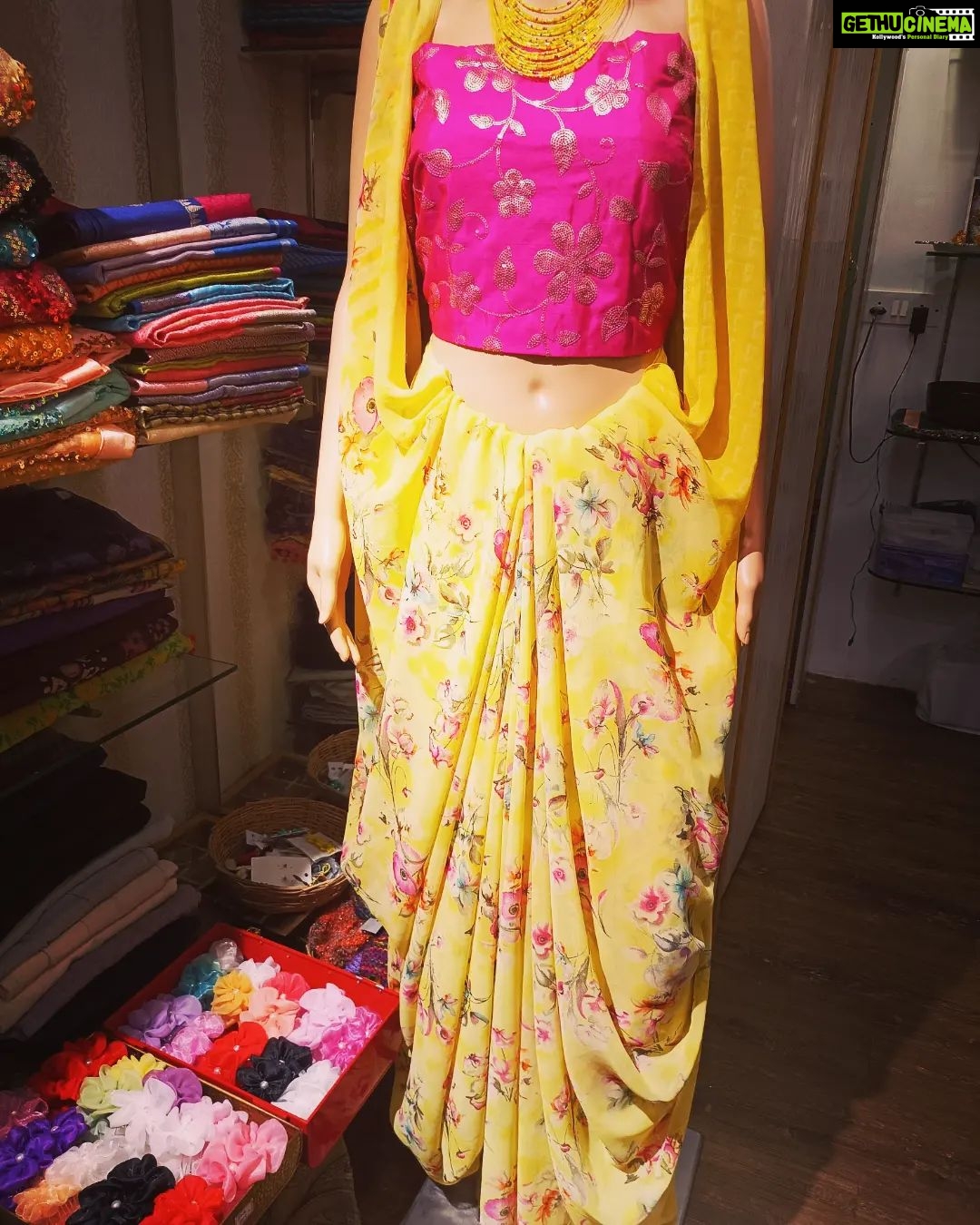 Vanitha Vijayakumar Instagram - Raw silk chamki work blouse materials matched with our soft chiffon & Georgette sarees🥻 Dm for price & details📩 #vanithavijaykumarstyling #outfitoftheday #outfit #outfits #women #womensfashion #girl #girls #style #styling #stylist #fashion #ootd #picoftheday #pictureoftheday #dress #accessories #makeover #onlineshopping #onlineshop #boutique #boutiqueshopping #boutiquefashion Khader Nawaz Khan Road