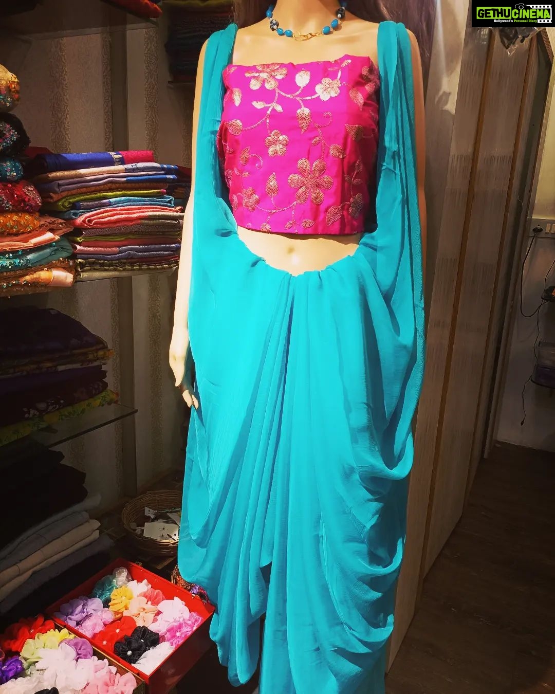 Vanitha Vijayakumar Instagram - Raw silk chamki work blouse materials matched with our soft chiffon & Georgette sarees🥻 Dm for price & details📩 #vanithavijaykumarstyling #outfitoftheday #outfit #outfits #women #womensfashion #girl #girls #style #styling #stylist #fashion #ootd #picoftheday #pictureoftheday #dress #accessories #makeover #onlineshopping #onlineshop #boutique #boutiqueshopping #boutiquefashion Khader Nawaz Khan Road