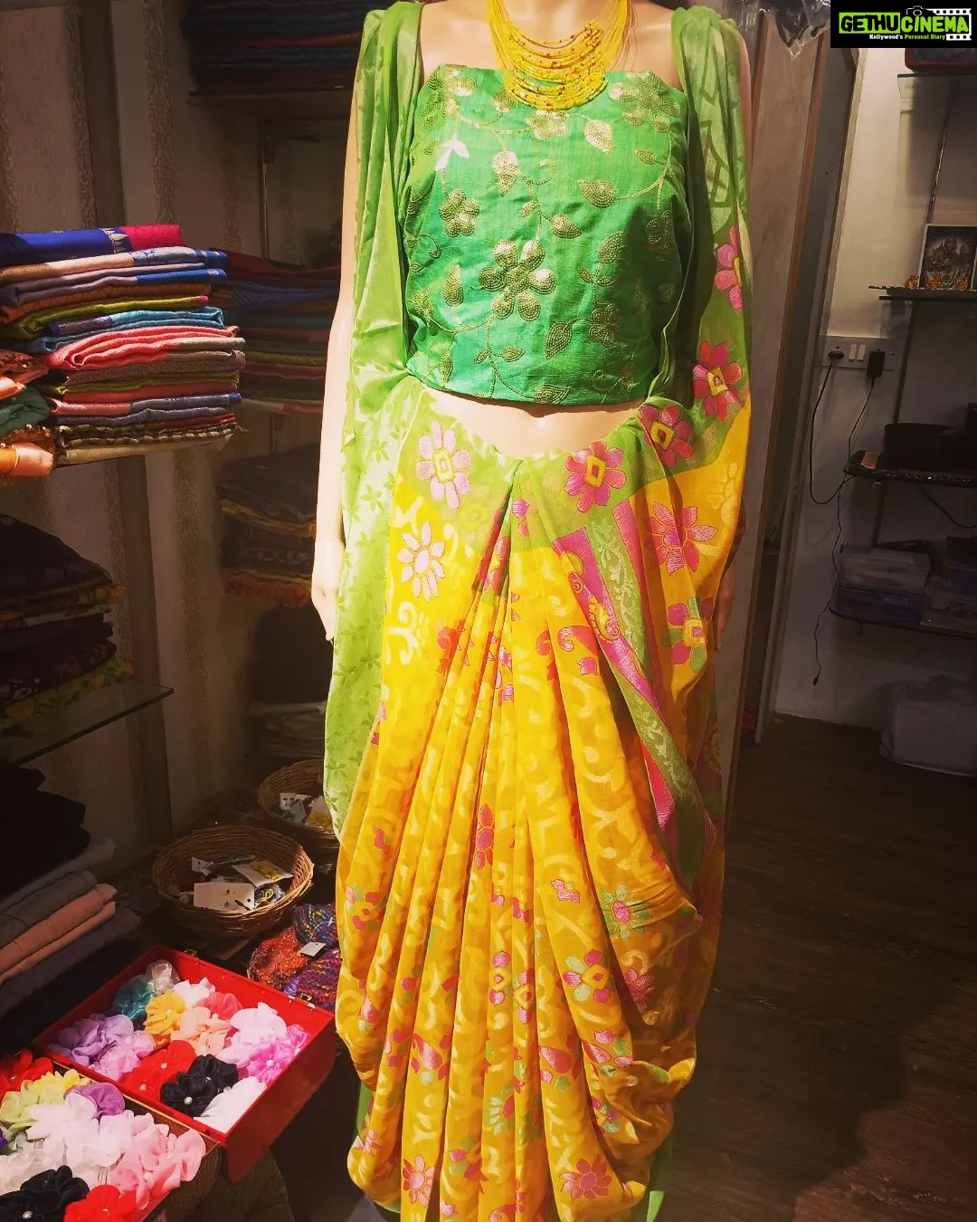 Vanitha Vijayakumar Instagram - Raw silk chamki work blouse materials matched with our soft chiffon & Georgette sarees🥻 Dm for price & details📩 #vanithavijaykumarstyling #outfitoftheday #outfit #outfits #women #womensfashion #girl #girls #style #styling #stylist #fashion #ootd #picoftheday #pictureoftheday #dress #accessories #makeover #onlineshopping #onlineshop #boutique #boutiqueshopping #boutiquefashion Khader Nawaz Khan Road