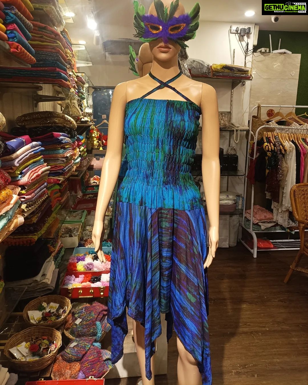 Vanitha Vijayakumar Instagram - Asymmetrical maxi with cross neck👗 #vanithavijaykumarstyling #outfitoftheday #outfit #outfits #women #womensfashion #girl #girls #style #styling #stylist #fashion #ootd #picoftheday #pictureoftheday #dress #accessories #makeover #onlineshopping #onlineshop #boutique #boutiqueshopping #boutiquefashion Khader Nawaz Khan Road