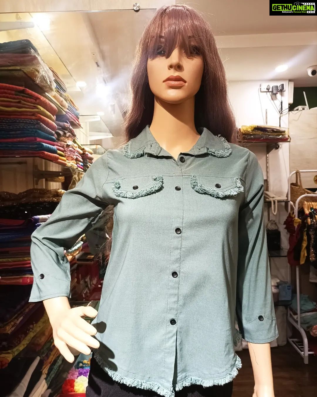 Vanitha Vijayakumar Instagram - Stylish women's slim fit denim shirt type top ripped at the raw edges👚 swipe left to see available colors🤳Dm for price & details📩 #vanithavijaykumarstyling #outfitoftheday #outfit #outfits #women #womensfashion #girl #girls #style #styling #stylist #fashion #ootd #picoftheday #pictureoftheday #dress #accessories #makeover #onlineshopping #onlineshop #boutique #boutiqueshopping #boutiquefashion Khader Nawaz Khan Road