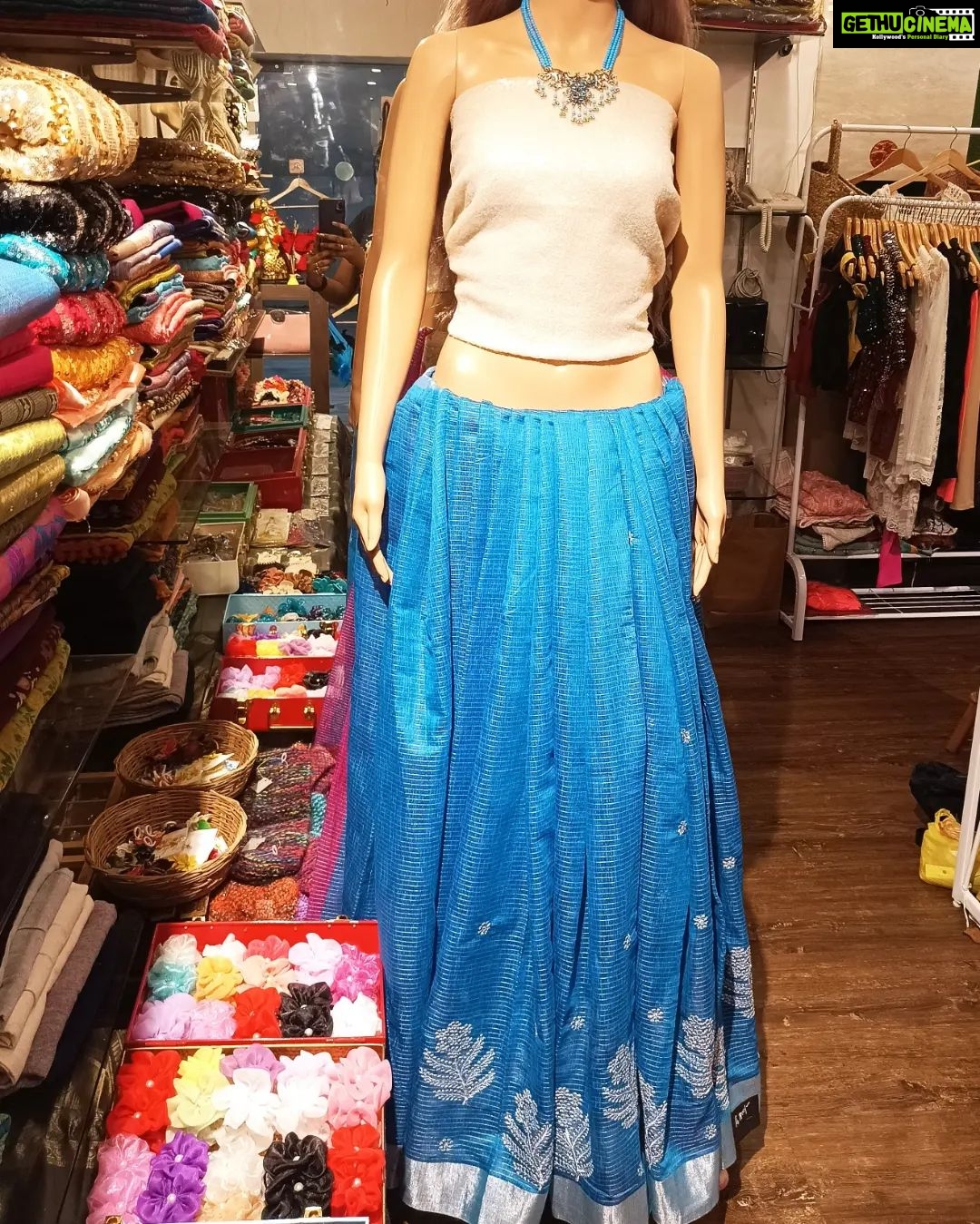 Vanitha Vijayakumar Instagram - Sequin blouse materials to mix & match with your sarees✨🥻 Dm for price & details📩 #vanithavijaykumarstyling #outfitoftheday #outfit #outfits #women #womensfashion #girl #girls #style #styling #stylist #fashion #ootd #picoftheday #pictureoftheday #dress #accessories #makeover #onlineshopping #onlineshop #boutique #boutiqueshopping #boutiquefashion Khader Nawaz Khan Road