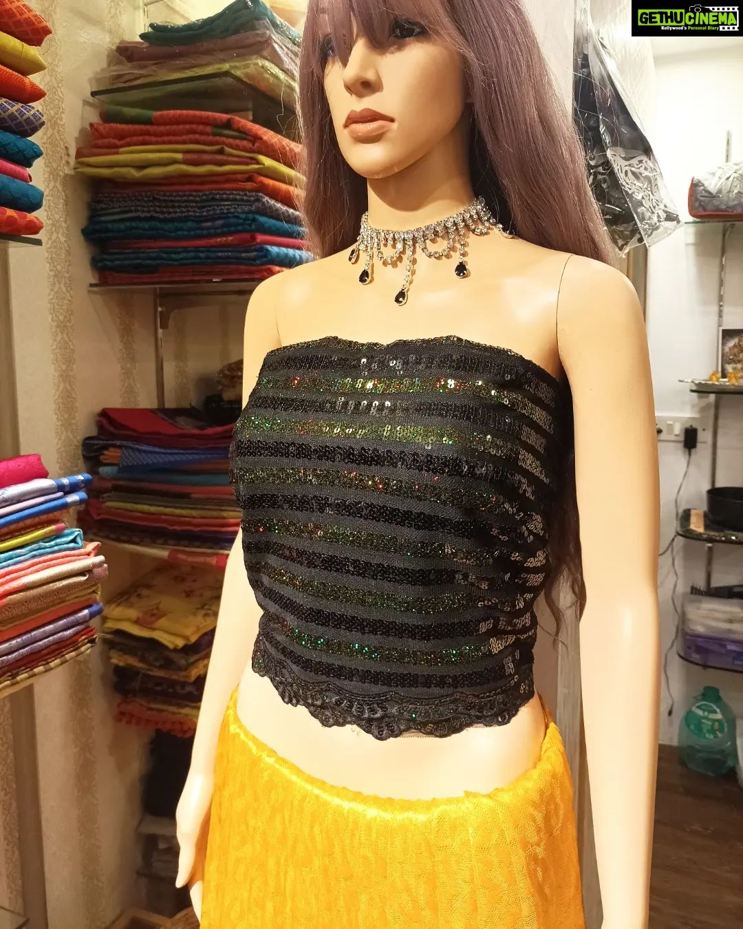 Vanitha Vijayakumar Instagram - Sequin blouse materials to mix & match with your sarees✨🥻 Dm for price & details📩 #vanithavijaykumarstyling #outfitoftheday #outfit #outfits #women #womensfashion #girl #girls #style #styling #stylist #fashion #ootd #picoftheday #pictureoftheday #dress #accessories #makeover #onlineshopping #onlineshop #boutique #boutiqueshopping #boutiquefashion Khader Nawaz Khan Road