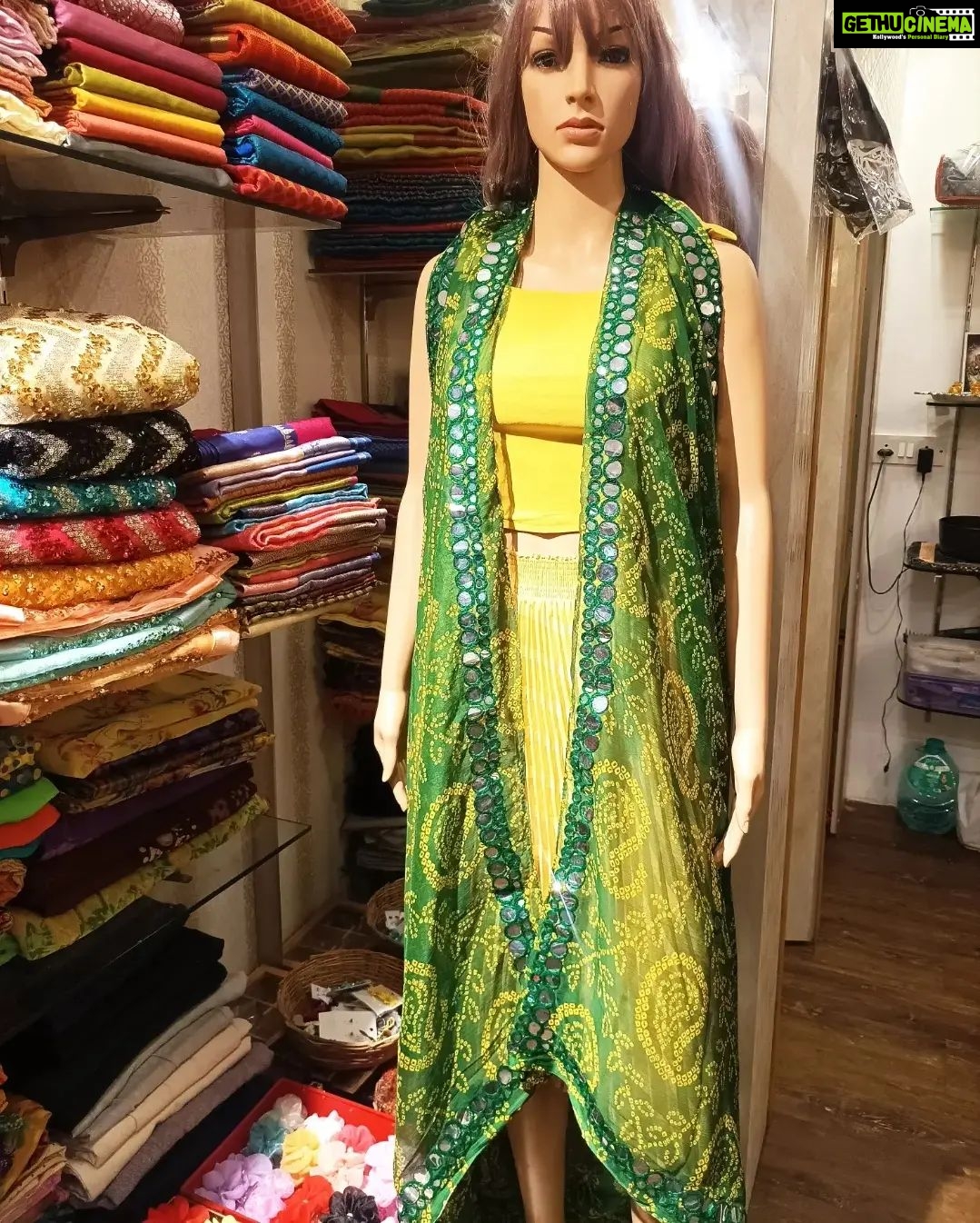 Vanitha Vijayakumar Instagram - Bandhini print with mirror worked dupatta🍋 Dm for price & details📩#vanithavijaykumarstyling #outfitoftheday #outfit #outfits #women #womensfashion #girl #girls #style #styling #stylist #fashion #ootd #picoftheday #pictureoftheday #dress #accessories #makeover #onlineshopping #onlineshop #boutique #boutiqueshopping #boutiquefashion Khader Nawaz Khan Road