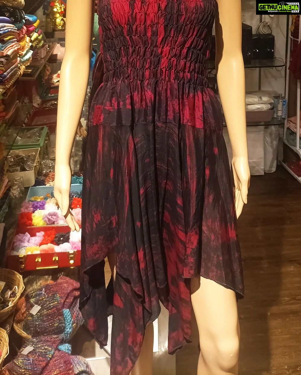 Vanitha Vijayakumar Instagram - Asymmetrical maxi with cross neck👗 #vanithavijaykumarstyling #outfitoftheday #outfit #outfits #women #womensfashion #girl #girls #style #styling #stylist #fashion #ootd #picoftheday #pictureoftheday #dress #accessories #makeover #onlineshopping #onlineshop #boutique #boutiqueshopping #boutiquefashion Khader Nawaz Khan Road