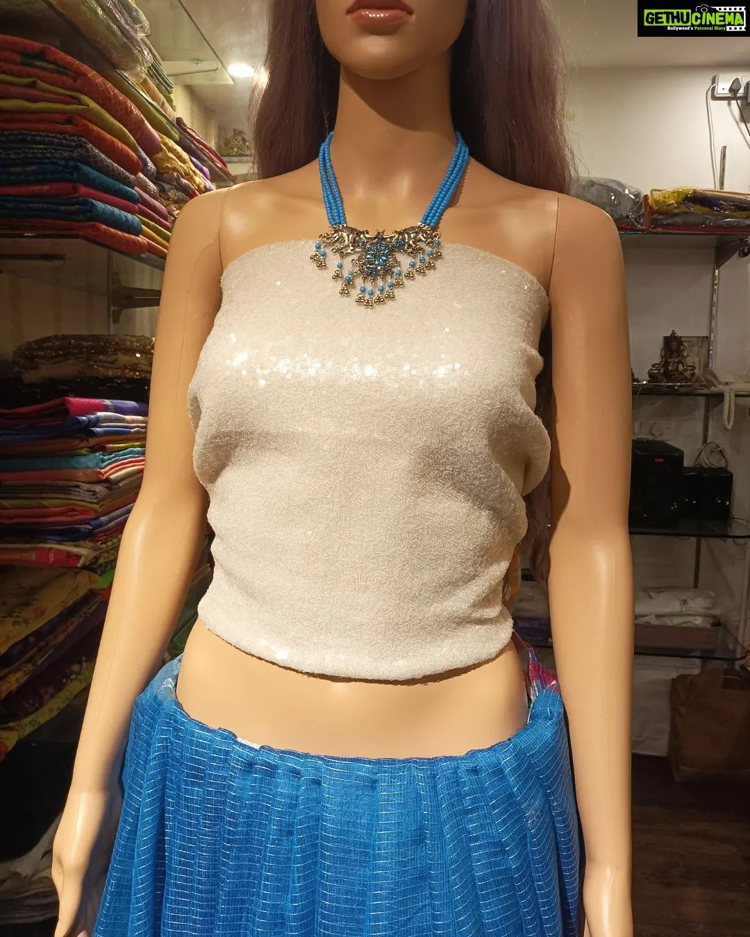 Vanitha Vijayakumar Instagram - Sequin blouse materials to mix & match with your sarees✨🥻 Dm for price & details📩 #vanithavijaykumarstyling #outfitoftheday #outfit #outfits #women #womensfashion #girl #girls #style #styling #stylist #fashion #ootd #picoftheday #pictureoftheday #dress #accessories #makeover #onlineshopping #onlineshop #boutique #boutiqueshopping #boutiquefashion Khader Nawaz Khan Road