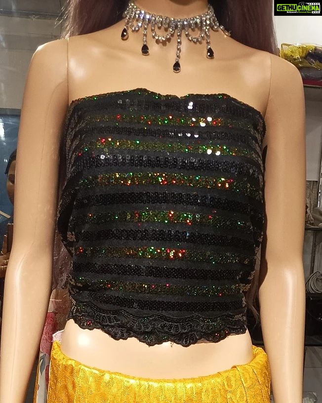 Vanitha Vijayakumar Instagram - Sequin blouse materials to mix & match with your sarees✨🥻 Dm for price & details📩 #vanithavijaykumarstyling #outfitoftheday #outfit #outfits #women #womensfashion #girl #girls #style #styling #stylist #fashion #ootd #picoftheday #pictureoftheday #dress #accessories #makeover #onlineshopping #onlineshop #boutique #boutiqueshopping #boutiquefashion Khader Nawaz Khan Road