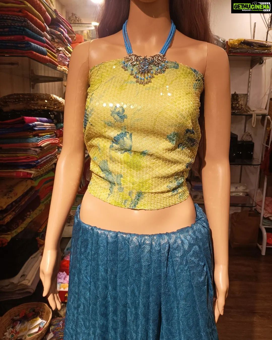 Vanitha Vijayakumar Instagram - Sequin blouse materials to mix & match with your sarees✨🥻 Dm for price & details📩 #vanithavijaykumarstyling #outfitoftheday #outfit #outfits #women #womensfashion #girl #girls #style #styling #stylist #fashion #ootd #picoftheday #pictureoftheday #dress #accessories #makeover #onlineshopping #onlineshop #boutique #boutiqueshopping #boutiquefashion Khader Nawaz Khan Road