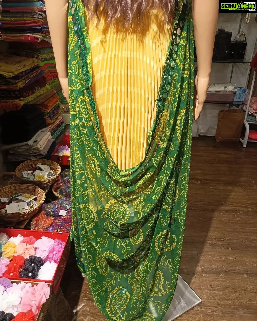 Vanitha Vijayakumar Instagram - Bandhini print with mirror worked dupatta🍋 Dm for price & details📩#vanithavijaykumarstyling #outfitoftheday #outfit #outfits #women #womensfashion #girl #girls #style #styling #stylist #fashion #ootd #picoftheday #pictureoftheday #dress #accessories #makeover #onlineshopping #onlineshop #boutique #boutiqueshopping #boutiquefashion Khader Nawaz Khan Road