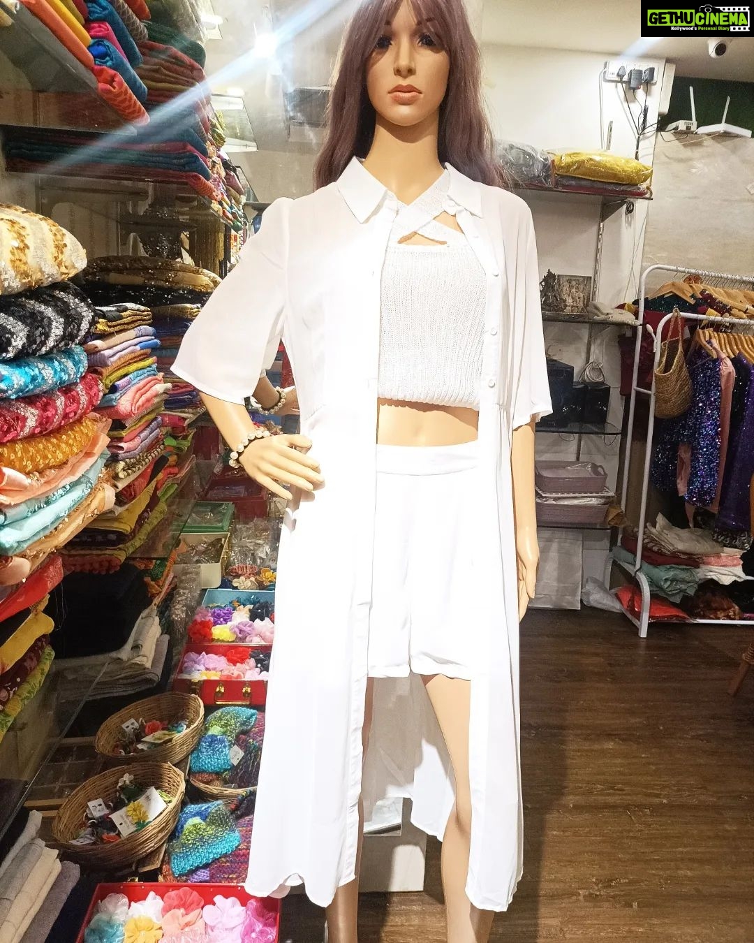 Vanitha Vijayakumar Instagram - White sheer chiffon lace robe with shorts set🤍 It will be perfect for a cozy night in or for running errands🧖♀️ Dm us for price & details📩 #vanithavijaykumarstyling #outfitoftheday #outfit #outfits #women #womensfashion #girl #girls #style #styling #stylist #fashion #ootd #picoftheday #pictureoftheday #dress #accessories #makeover #onlineshopping #onlineshop #boutique #boutiqueshopping #boutiquefashion Khader Nawaz Khan Road