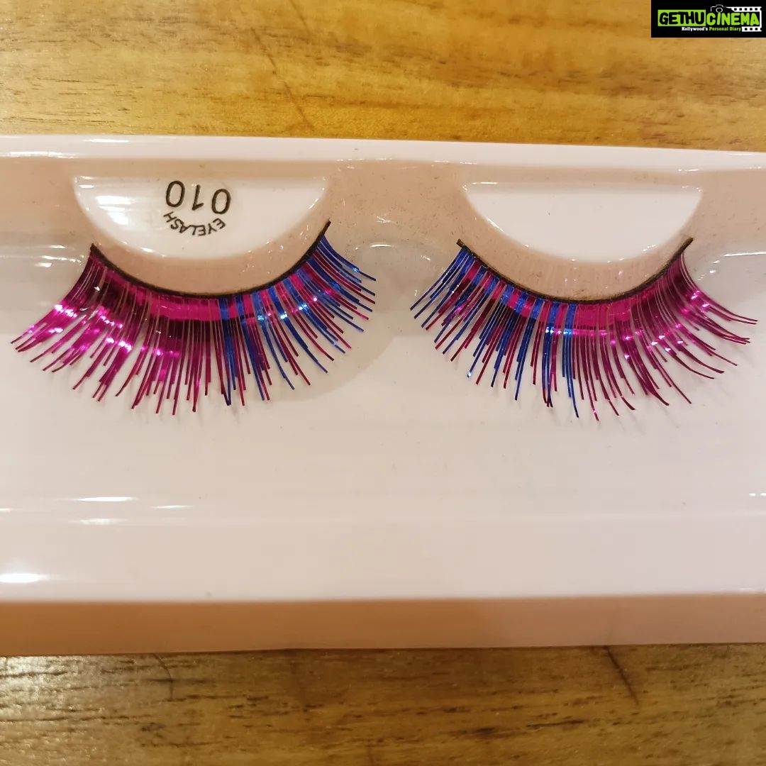 Vanitha Vijayakumar Instagram - Add a splash of class or sass to your style 👁 Glittering Eyelash extensions✨ Dm for price & details📩#vanithavijaykumarstyling #eyelashextensions #eyes #eyelashes #women #womensfashion #girl #girls #style #styling #stylist #fashion #ootd #picoftheday #pictureoftheday #dress #accessories #makeover #onlineshopping #onlineshop #boutique #boutiqueshopping #boutiquefashion Khader Nawaz Khan Road