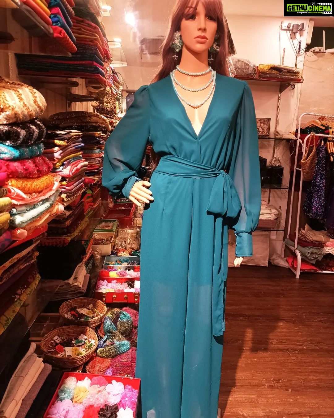 Vanitha Vijayakumar Instagram - Solid color wrap jumpsuit with self tie waist belt🔘 Dm us for price & details📩 #vanithavijaykumarstyling #outfitoftheday #outfit #outfits #women #womensfashion #girl #girls #style #styling #stylist #fashion #ootd #picoftheday #pictureoftheday #dress #accessories #makeover #onlineshopping #onlineshop #boutique #boutiqueshopping #boutiquefashion Khader Nawaz Khan Road