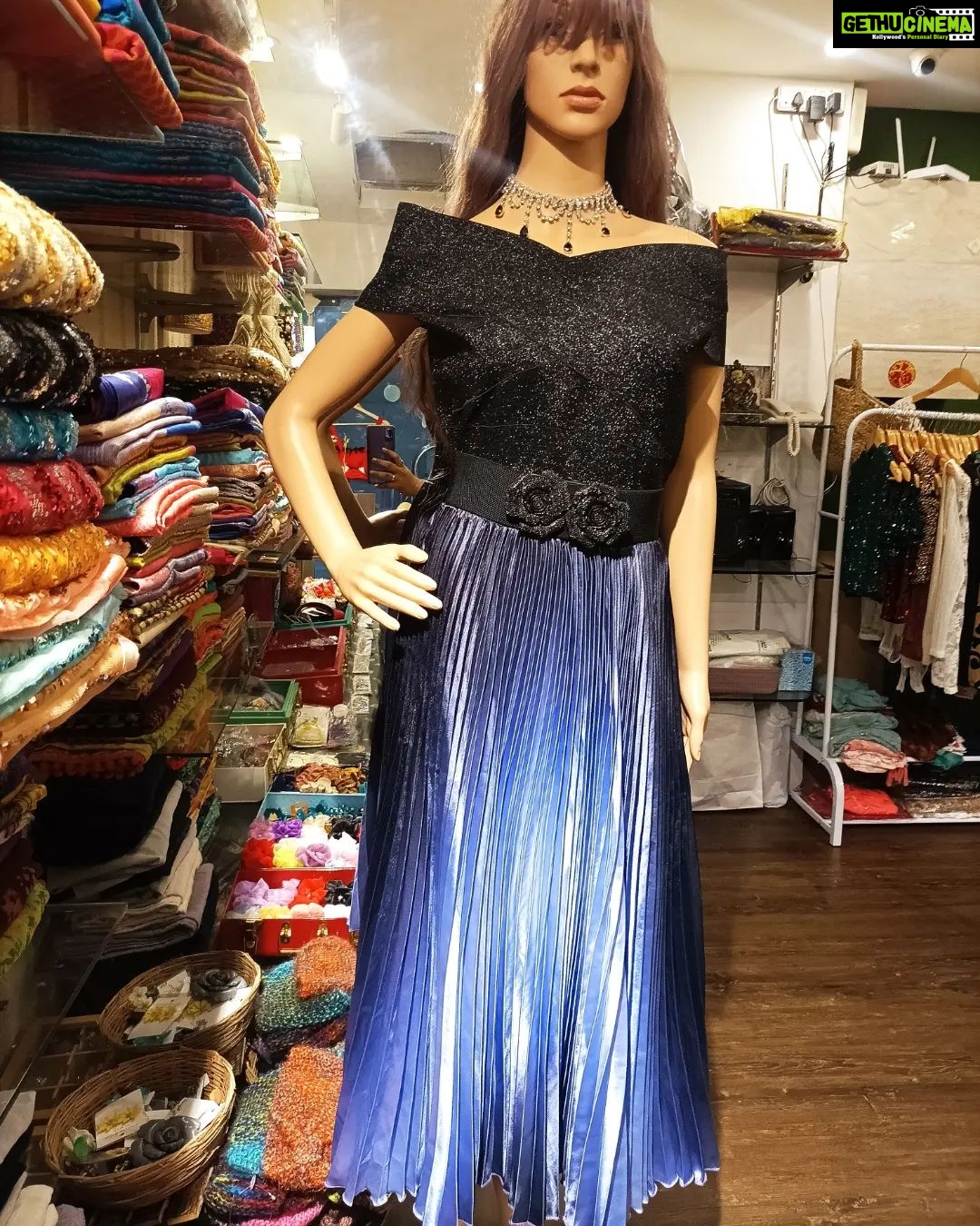 Vanitha Vijayakumar Instagram - Dress like a princess with this beautiful ombre skirt👗 This stunning maxi skirt has a black to lavender ombre with pleats & satin like fabric💜 with an elasticated waist, comfort is key to looking cute☺ style with a silk cami or bodysuit & start spinning girl💃🏻#vanithavijaykumarstyling #vanithavijaykumarstudios #outfitoftheday #outfit #outfits #women #womensfashion #girl #girls #style #styling #stylist #fashion #ootd #picoftheday #pictureoftheday #dress #accessories #makeover #onlineshopping #onlineshop #boutique #boutiqueshopping #boutiquefashion #ombre Khader Nawaz Khan Road