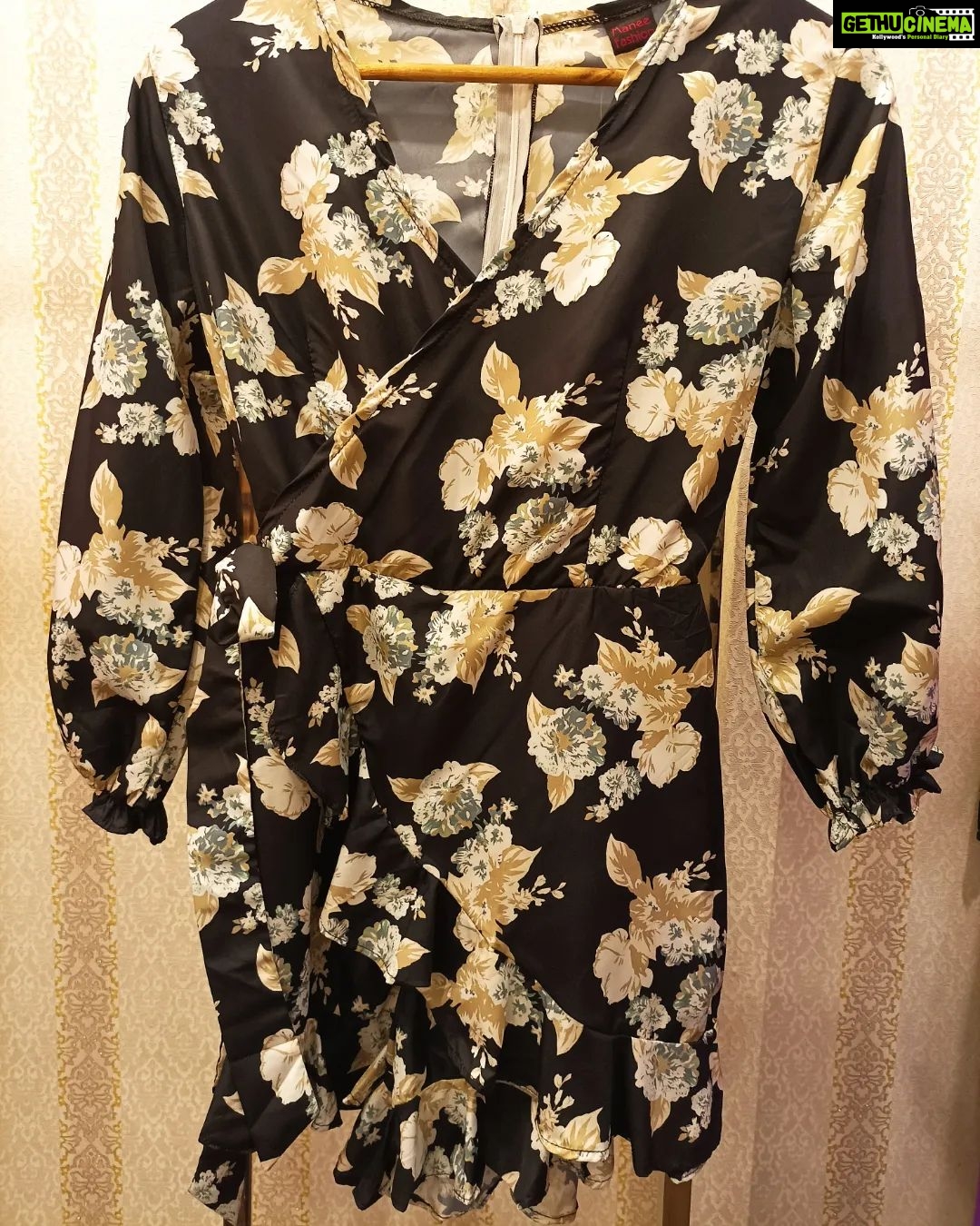 Vanitha Vijayakumar Instagram - Cross front wrap divided skirt dress with short frill hem sleeves👗 Ties on the side with a bow🎀 Lightweight summer material in the cutest illustrated floral pattern print🌼 swipe left to see the available colors🎨 Buy this dress in just 999/-💁🏻♀️ Offer is going on hurry up ladies🛒🛍 #vanithavijaykumarstyling #outfitoftheday #outfit #outfits #women #womensfashion #girl #girls #style #styling #stylist #fashion #ootd #picoftheday #pictureoftheday #dress #accessories #makeover #onlineshopping #onlineshop #boutique #boutiqueshopping #boutiquefashion Khader Nawaz Khan Road