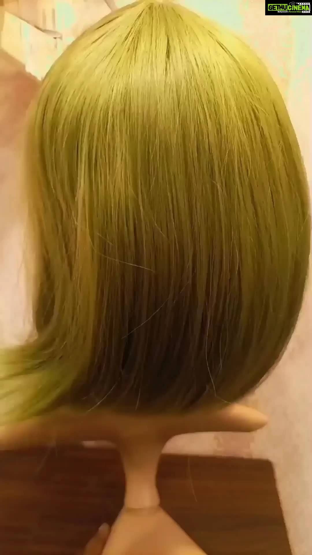 Vanitha Vijayakumar Instagram - Refresh your looks with this sleek short hair wigs👩🏼❣️you will look effortlessly beautiful with our wigs💁🏻♀️ 👩🏼Long lasting... 👩🏼Easy to wear & maintain... 👩🏼Available in various colors, cuts & textures... 👩🏼very cost effective... Dm for price & details📩 #vanithavijaykumarstyling #entrepreneur #women #fashion #girls #business #chennai #ootdfashion #accessories #trending #life #party #girl #makeover #shopping #onlineshopping #onlineshop #style #outfits #outfit #store #makeover #reelsinstagram #reelitfeelit #reelsvideo #reels #reelkarofeelkaro #reelsindia #instagramhub Khader Nawaz Khan Road